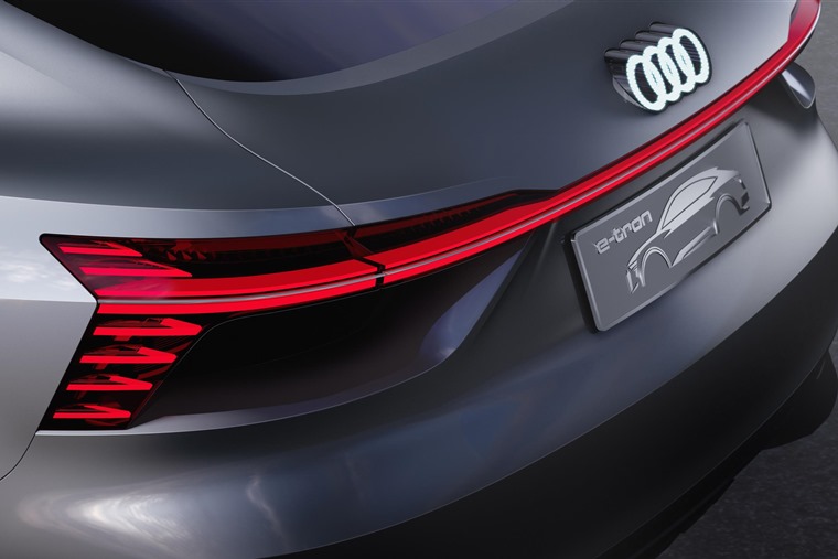 Audi e-tron Sportback wraparound rear light