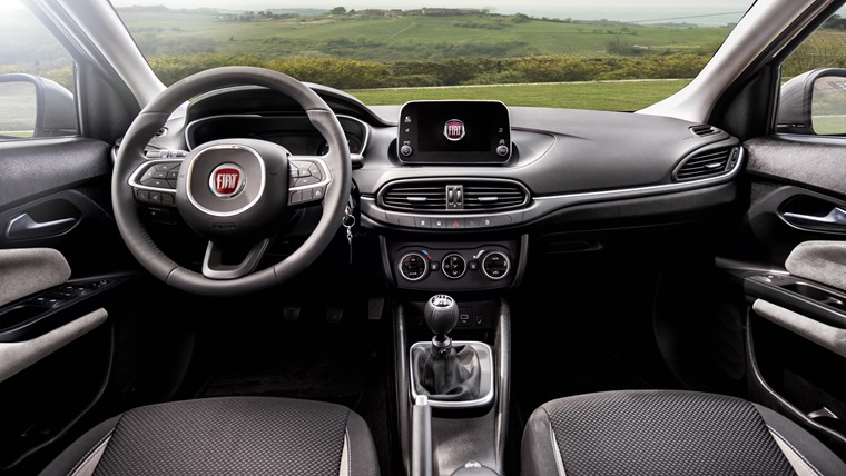 Fiat Tipo 2016 Interior (1)