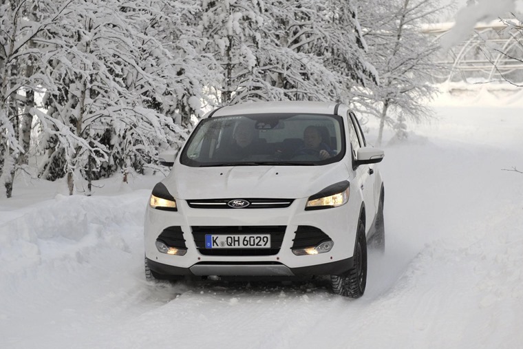 Ford Kuga driving in snow