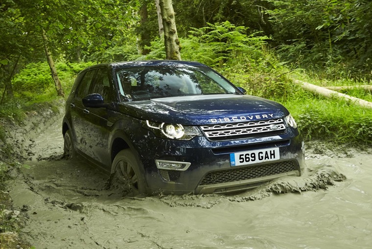 Land Rover Discovery Sport Blue Ingenium Off Road Front Dynamic 1