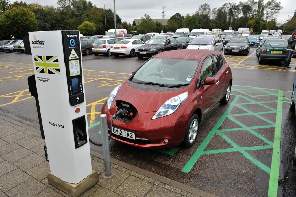 Nissan LEAF at an Ecotricity fast charger