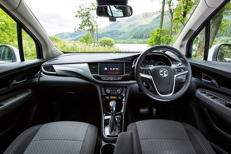 The dashboard is clean and minimal – a drastic improvement on the outgoing Mokka
