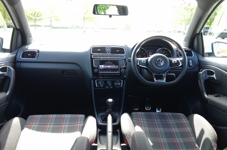 Volkswagen Polo GTI 2015 interior cabin (3)