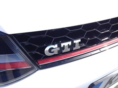 Volkswagen Polo GTI 2015 white details (1)