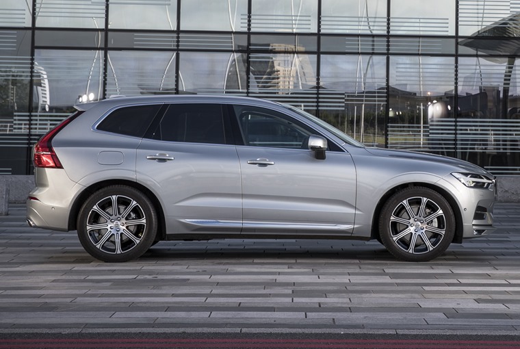The new XC60 gets a similar silhouette to the larger seven-seat XC90.