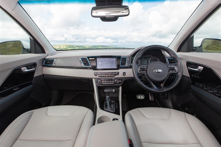 The interior is the same as the conventional hybrid's and is based on Kia's mid-range '3' trim.