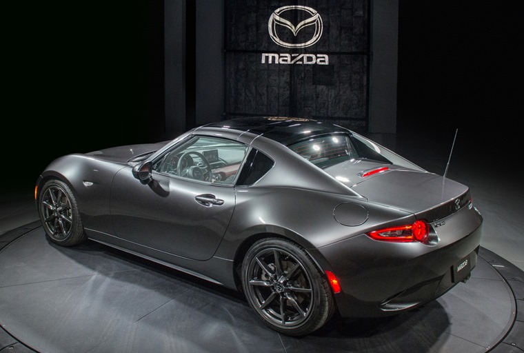  Mazda MX-5 de techo rígido disponible en marzo de 2017 |  Leasing.com