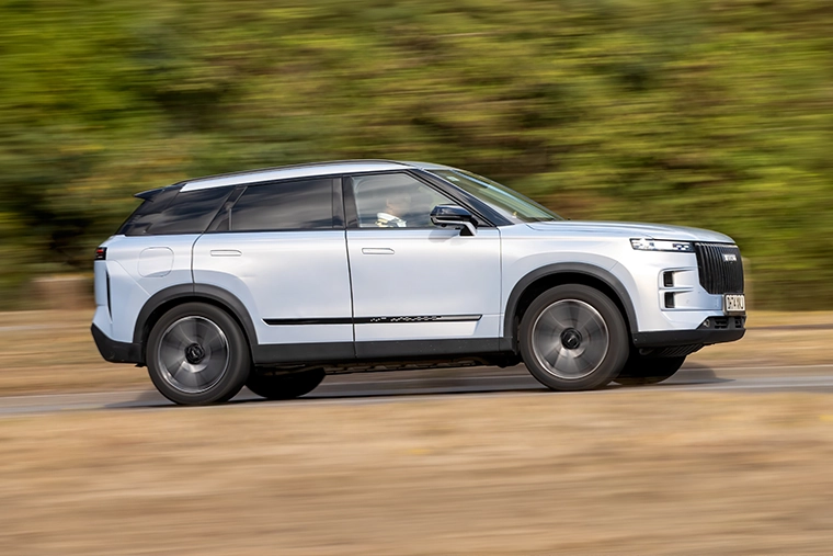 JAECOO 7 Chinese SUV driving on a road
