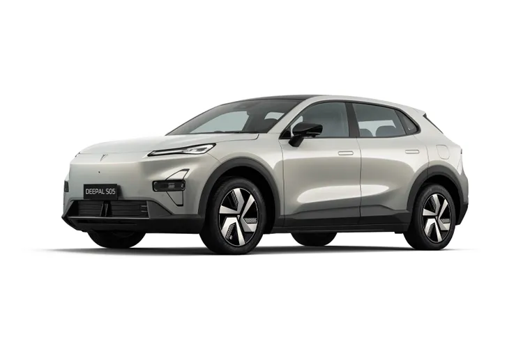 Side‑angled view of a silver Changan Deepal S05 electric SUV in a clean studio setting, featuring smooth aerodynamic body lines, slim LED headlights, and geometric alloy wheels.